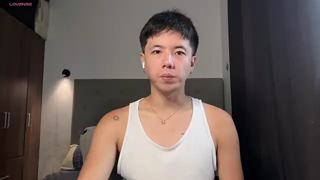 Snapshot of Addictiveboi chatting on 06-26-26, 02:38 Addictiveboi online show from 06-26-26, 02:38