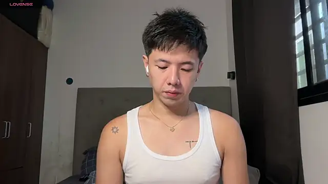 Snapshot of Addictiveboi chatting on 06-27-26, 12:59 Addictiveboi online show from 06-27-26, 12:59