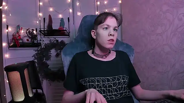 aestheticbeing online show from 12-17-25, 12:44