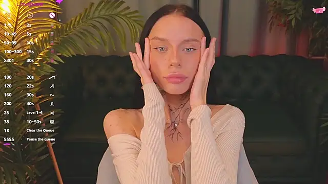 Snapshot of livia_starwars chatting on 11-15-25, 10:04 livia starwars online show from 11-15-25, 10:04