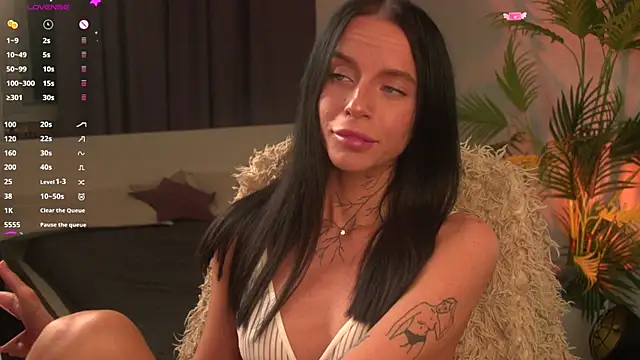 Snapshot of livia_starwars chatting on 11-23-25, 10:09 livia starwars online show from 11-23-25, 10:09