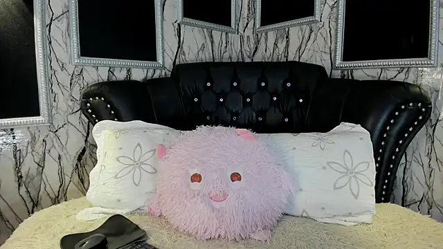 adelinemoretti online show from 12-17-25, 05:30