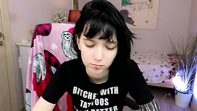 HazelTompson online show from 12-03-25, 08:40