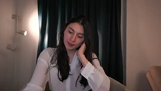 Snapshot of Auralea chatting on 05-12-26, 05:04 Auralea online show from 05-12-26, 05:04