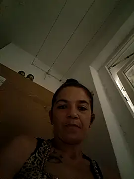 Snapshot of alinaalinutzq chatting on 09-23-25, 06:00 alinaalinutzq online show from 09-23-25, 06:00