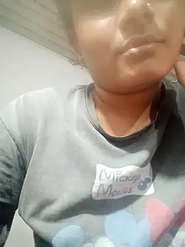 Snapshot of Hot_siiii chatting on 09-15-25, 03:23 Hot siiii online show from 09-15-25, 03:23