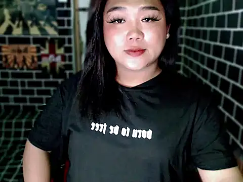 Snapshot of luluakovi_69 chatting on 11-18-25, 06:23 luluakovi 69 online show from 11-18-25, 06:23