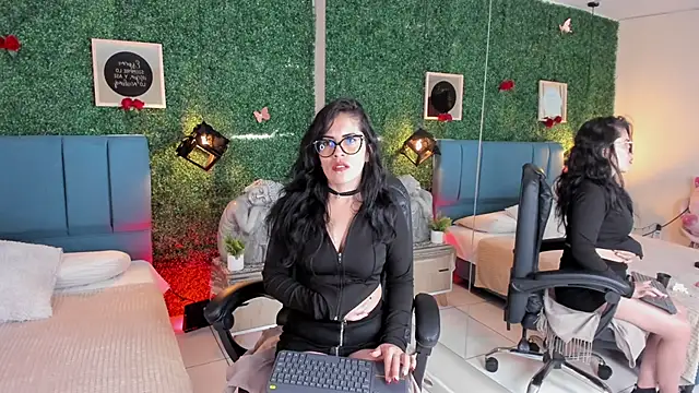 Linagh  online show from 12-16-25, 11:37