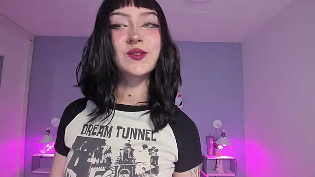 Snapshot of Zoe_Lynch_ chatting on 09-28-25, 02:33 Zoe Lynch online show from 09-28-25, 02:33