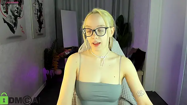 R0cket bunny online show from 04-25-26, 12:35