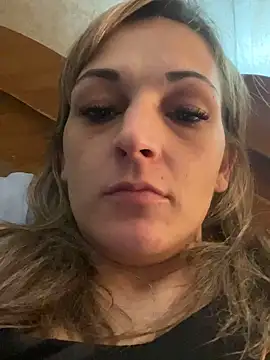 Snapshot of nicole9666 chatting on 11-17-25, 01:50 nicole9666 online show from 11-17-25, 01:50