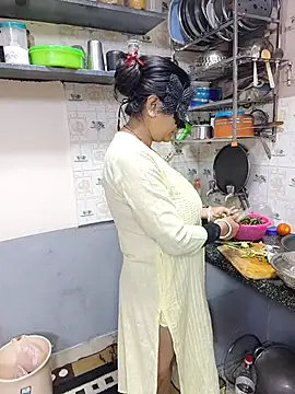 Queen Nightt online show from 01-11-26, 03:11