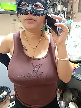 Queen Nightt online show from 01-18-26, 03:32