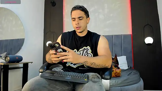 Liam walk  online show from 10-07-25, 07:11