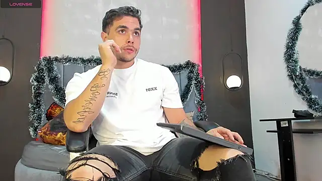 Liam walk  online show from 12-04-25, 11:24