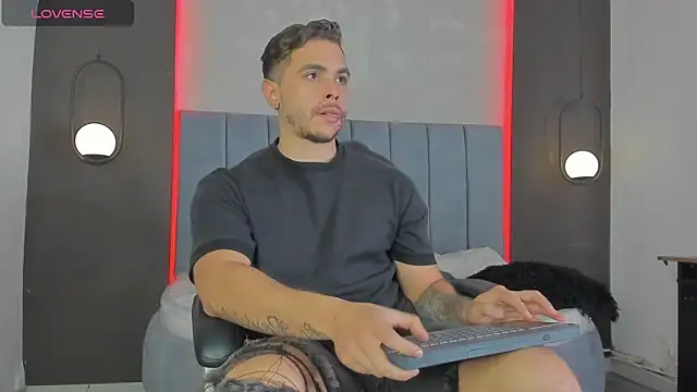 Liam walk  online show from 04-07-26, 07:47