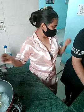 hotty-sapna online show from 09-16-25, 05:08