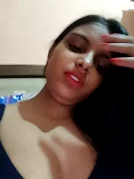 Snapshot of Maahhii_2 chatting on 04-26-26, 01:20 Maahhii 2 online show from 04-26-26, 01:20