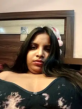 Snapshot of Maahhii_2 chatting on 05-15-26, 09:05 Maahhii 2 online show from 05-15-26, 09:05