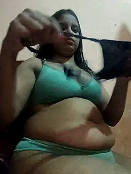 Snapshot of Maahhii_2 chatting on 05-21-26, 08:05 Maahhii 2 online show from 05-21-26, 08:05
