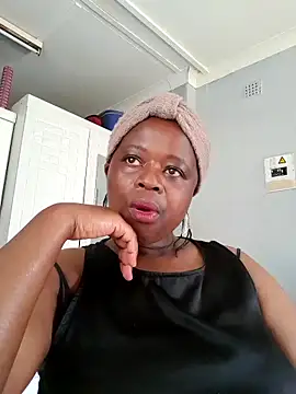 Snapshot of cairococo chatting on 09-13-25, 11:32 cairococo online show from 09-13-25, 11:32