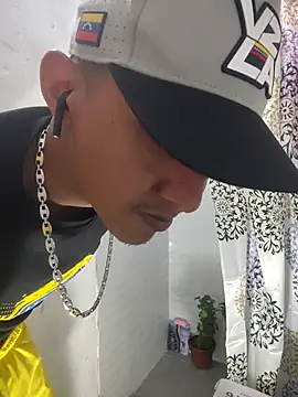 skinny23cm online show from 03-18-26, 07:28