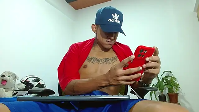 Snapshot of skinny23cm chatting on 07-12-26, 11:18 skinny23cm online show from 07-12-26, 11:18