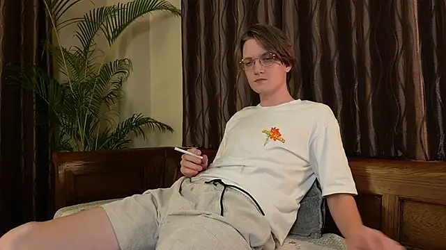 KellyTwink online show from 06-26-26, 06:01