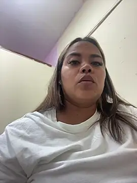 Snapshot of EmilyDuran_ chatting on 06-10-26, 02:27 EmilyDuran online show from 06-10-26, 02:27