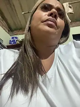 Snapshot of EmilyDuran_ chatting on 06-26-26, 01:10 EmilyDuran online show from 06-26-26, 01:10