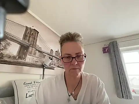 Snapshot of Curvy-Jinx chatting on 06-16-26, 09:01 Curvy-Jinx online show from 06-16-26, 09:01