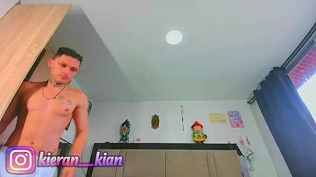 Snapshot of Kieran_kian chatting on 06-18-26, 10:14 Kieran kian online show from 06-18-26, 10:14
