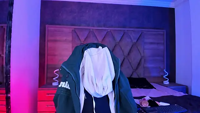 katierouge  online show from 01-14-26, 05:46