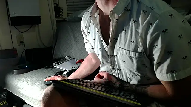 Luv2SuckBWC92 online show from 11-23-25, 05:18