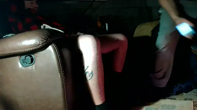 Luv2SuckBWC92 online show from 12-18-25, 03:07