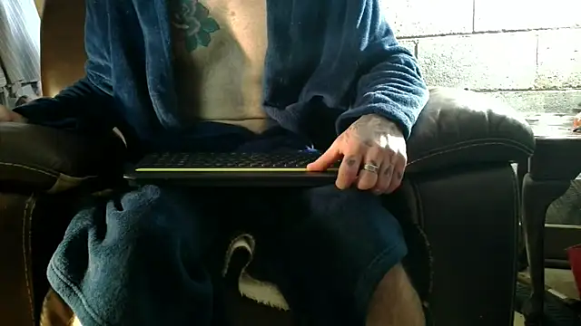 Luv2SuckBWC92 online show from 12-21-25, 09:55