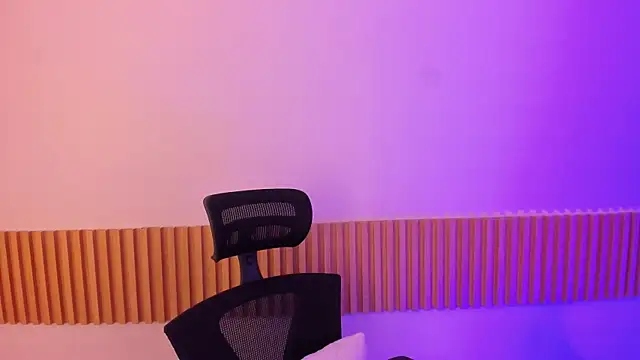 Snapshot of OliviaSweett chatting on 10-12-25, 07:13 OliviaSweett online show from 10-12-25, 07:13