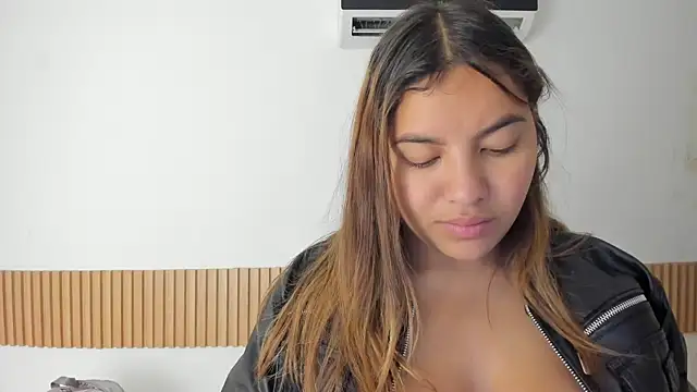 Snapshot of OliviaSweett chatting on 10-13-25, 03:12 OliviaSweett online show from 10-13-25, 03:12