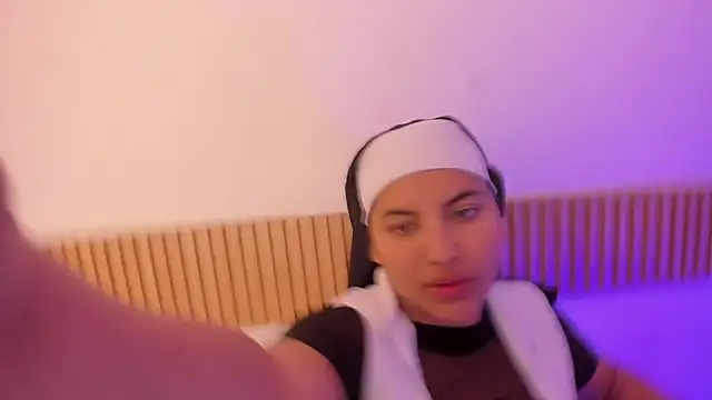 Snapshot of OliviaSweett chatting on 10-31-25, 06:31 OliviaSweett online show from 10-31-25, 06:31