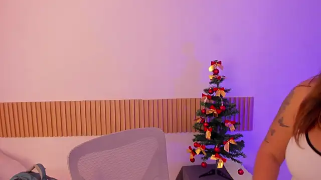 Snapshot of OliviaSweett chatting on 12-14-25, 07:07 OliviaSweett online show from 12-14-25, 07:07