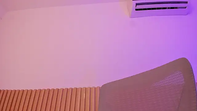 Snapshot of OliviaSweett chatting on 02-07-26, 07:17 OliviaSweett online show from 02-07-26, 07:17