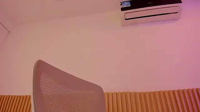 OliviaSweett online show from 04-11-26, 07:07