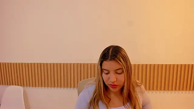 OliviaSweett online show from 05-20-26, 06:58
