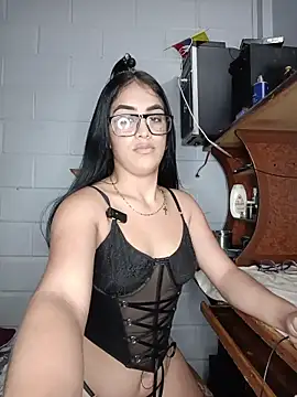 Snapshot of Bigtiti01 chatting on 07-12-26, 11:34 Bigtiti01 online show from 07-12-26, 11:34