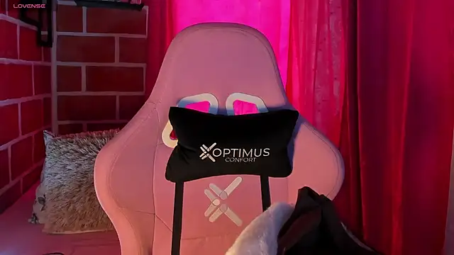 MelanyOconner online show from 10-28-25, 04:31