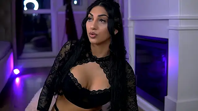 EmaHallee online show from 03-24-26, 04:06