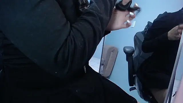 victoria hernandez t  online show from 11-19-25, 01:11