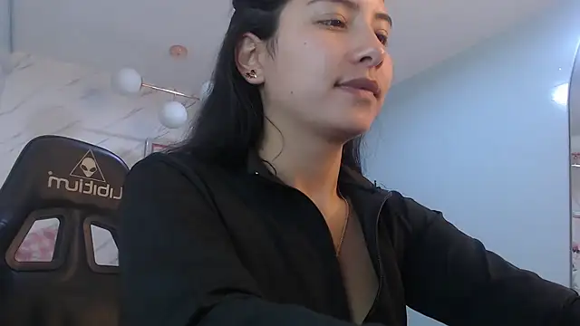 victoria hernandez t  online show from 04-15-26, 01:40