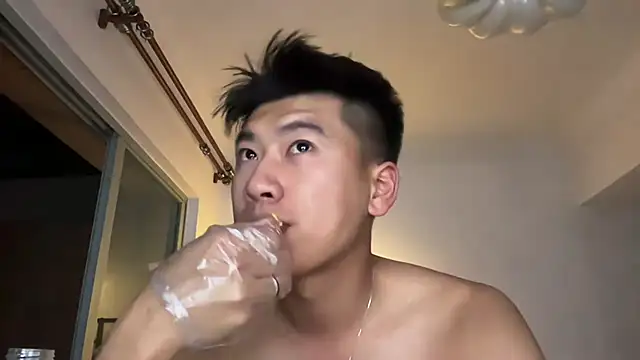 Snapshot of heywilliam chatting on 11-17-25, 06:14 heywilliam online show from 11-17-25, 06:14