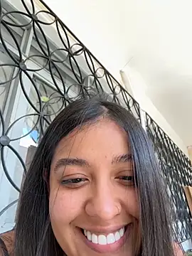 Camila Bustamante online show from 10-21-25, 05:13